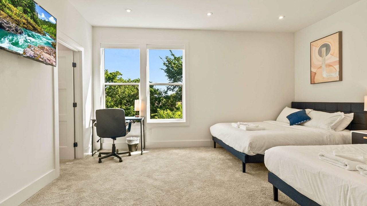 1733 N Fitzhugh Ave #1226736P - Photo 4 of 22