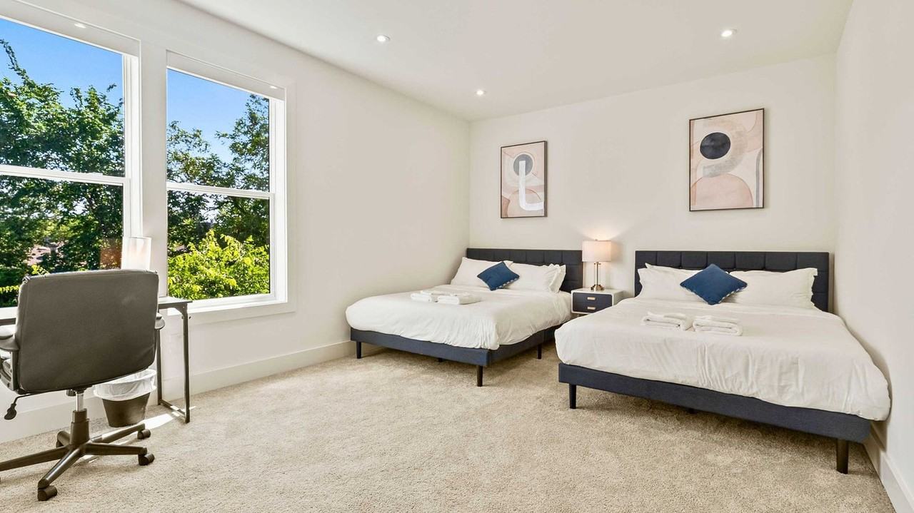 1733 N Fitzhugh Ave #1226736P - Photo 5 of 22