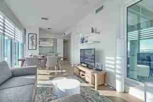 1215 Rue Saint-Antoine O - Photo 1 of 1