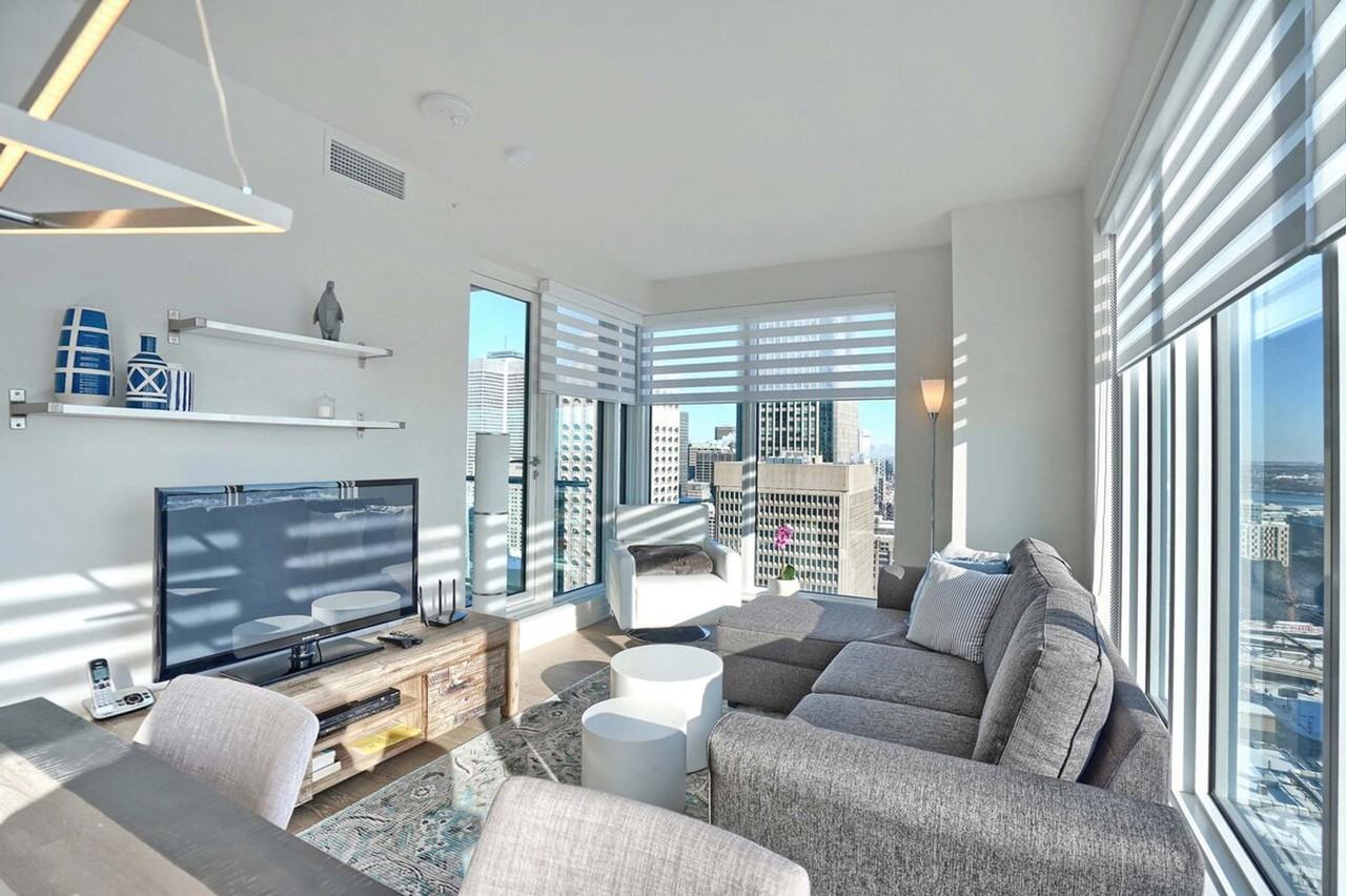 1215 Rue Saint-Antoine O #1262041P - Photo 2 of 42