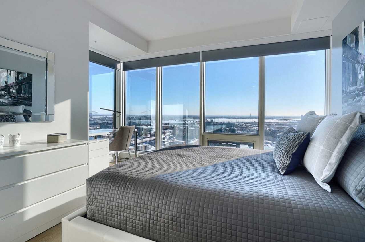 1215 Rue Saint-Antoine O #1262041P - Photo 3 of 42