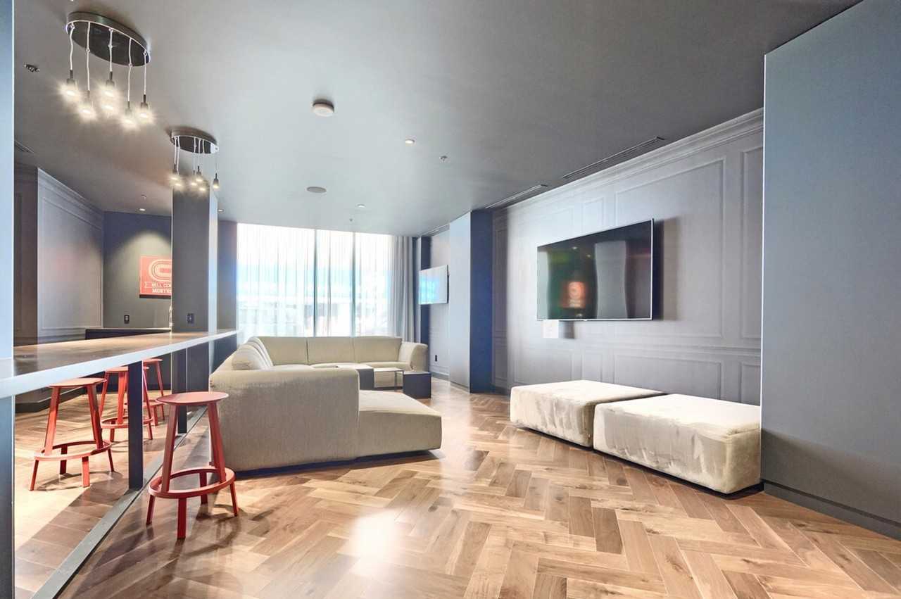 1215 Rue Saint-Antoine O #1262041P - Photo 7 of 42