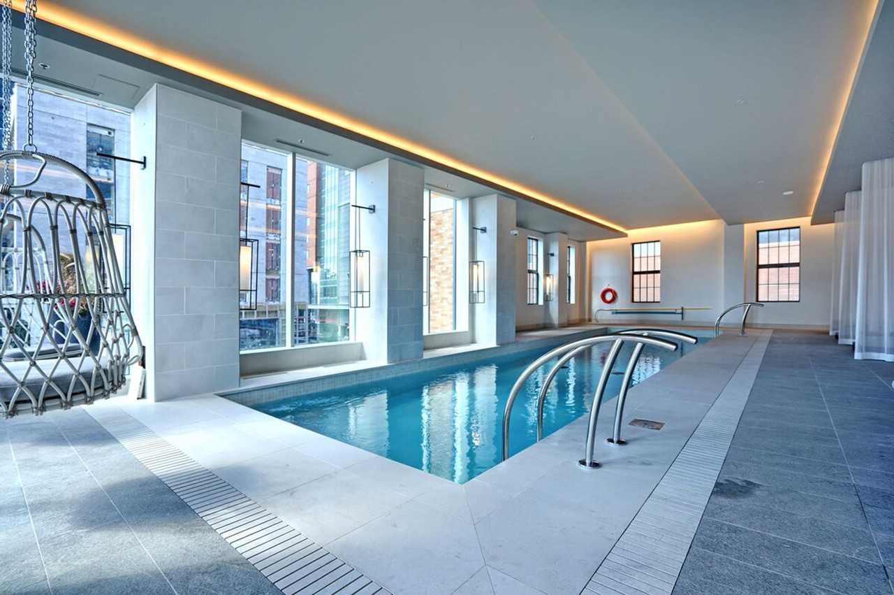1215 Rue Saint-Antoine O #1262041P - Photo 6 of 42
