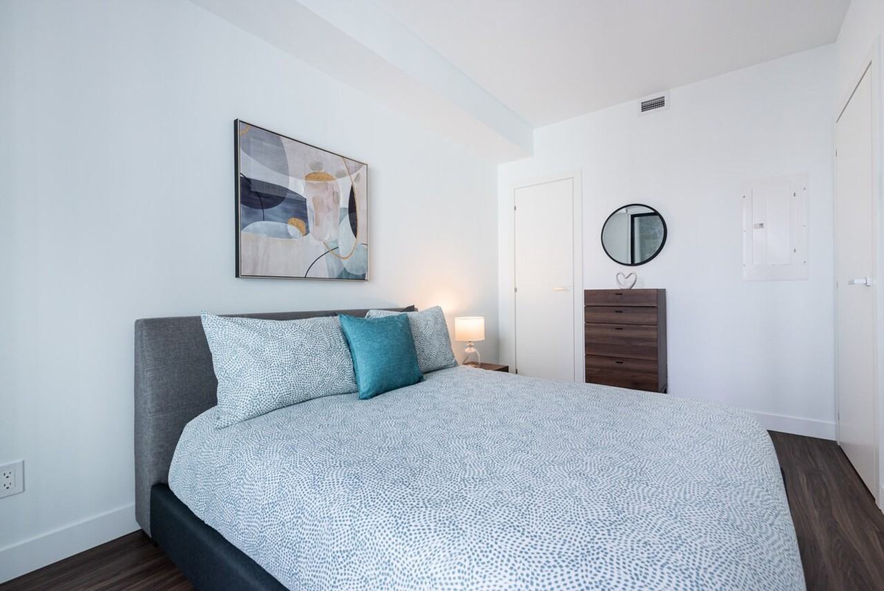 1373 Av Argyle #1262042P - Photo 4 of 44