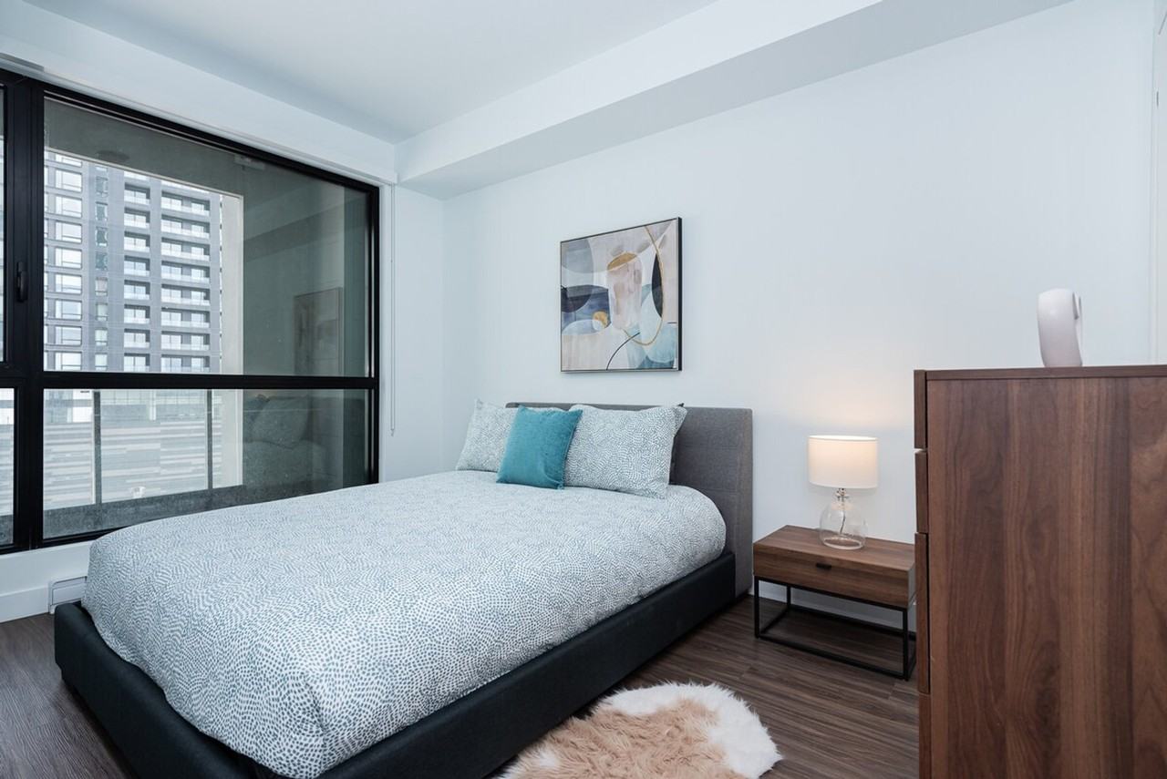 1373 Av Argyle #1262042P - Photo 5 of 44