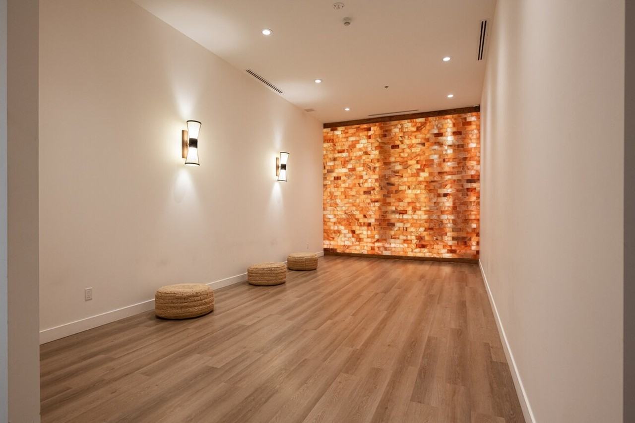 1373 Av Argyle #1262042P - Photo 7 of 44