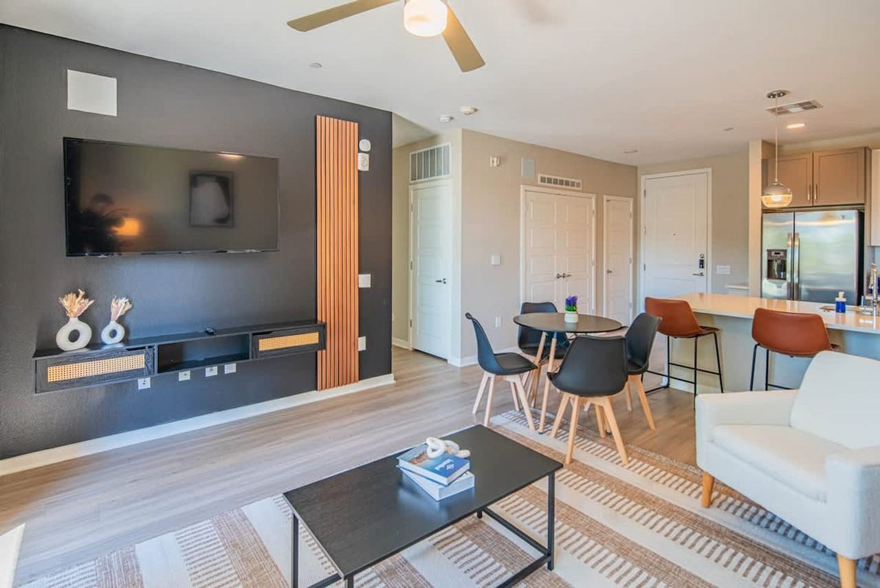 730 East Marlette Avenue - Photo 4 of 49