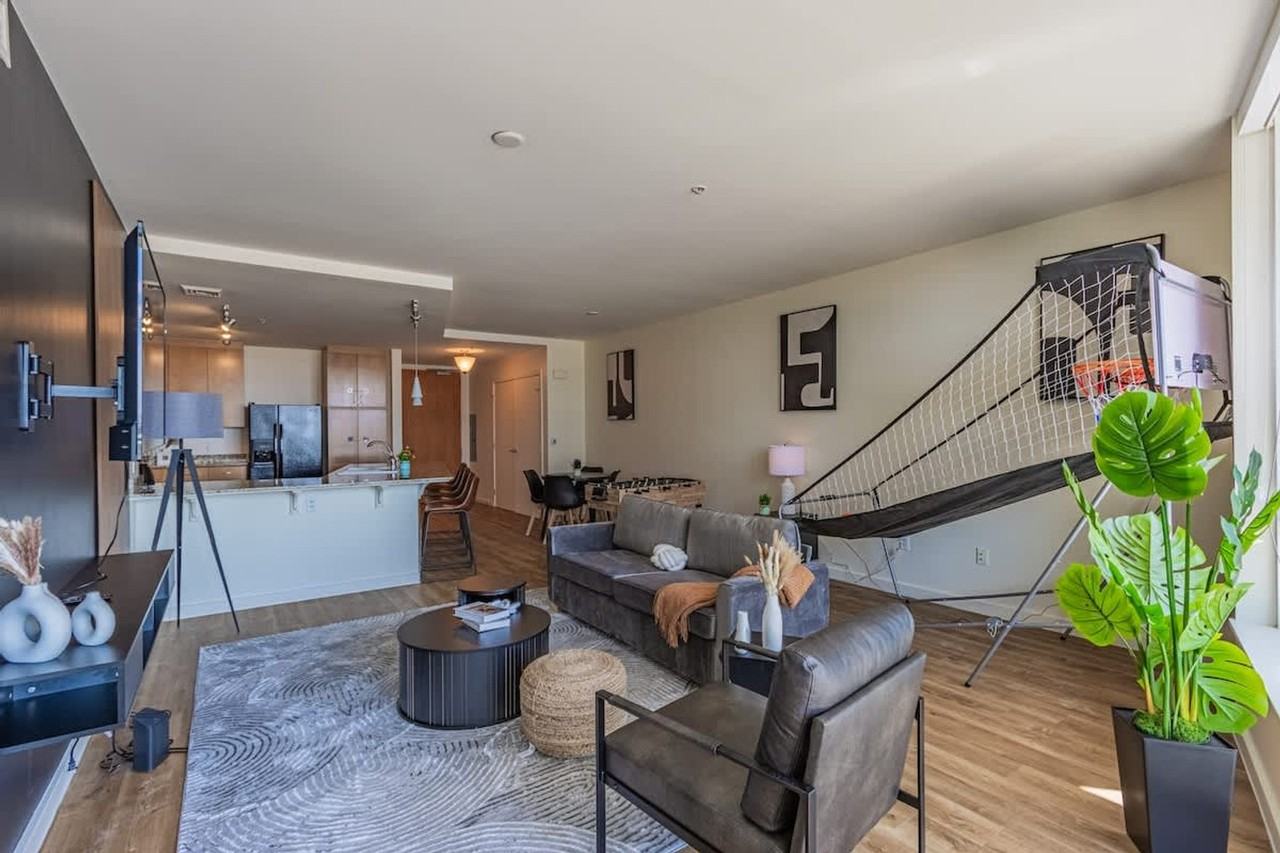 44 West Monroe Street - Photo 3 of 42