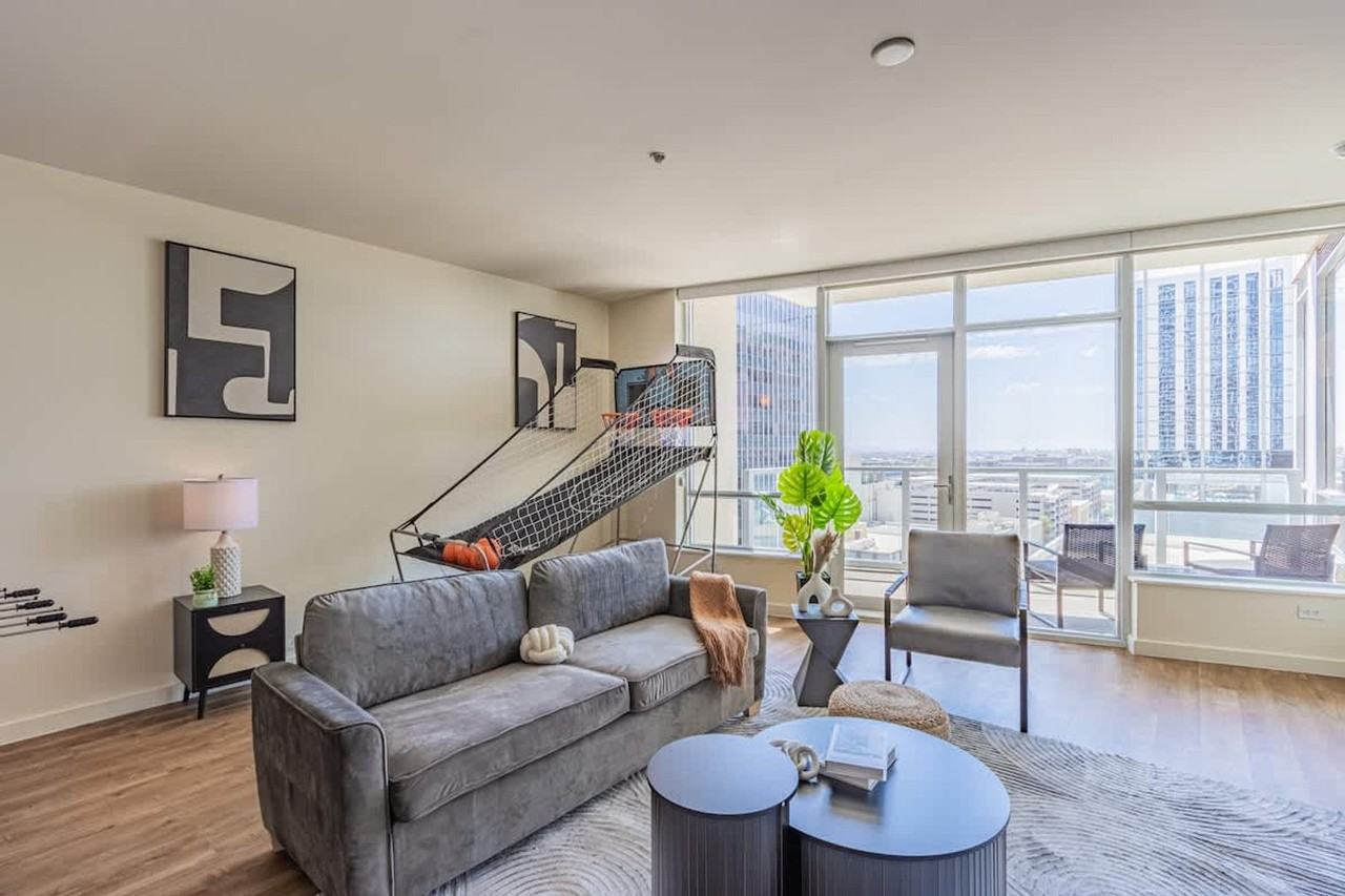 44 West Monroe Street - Photo 4 of 42