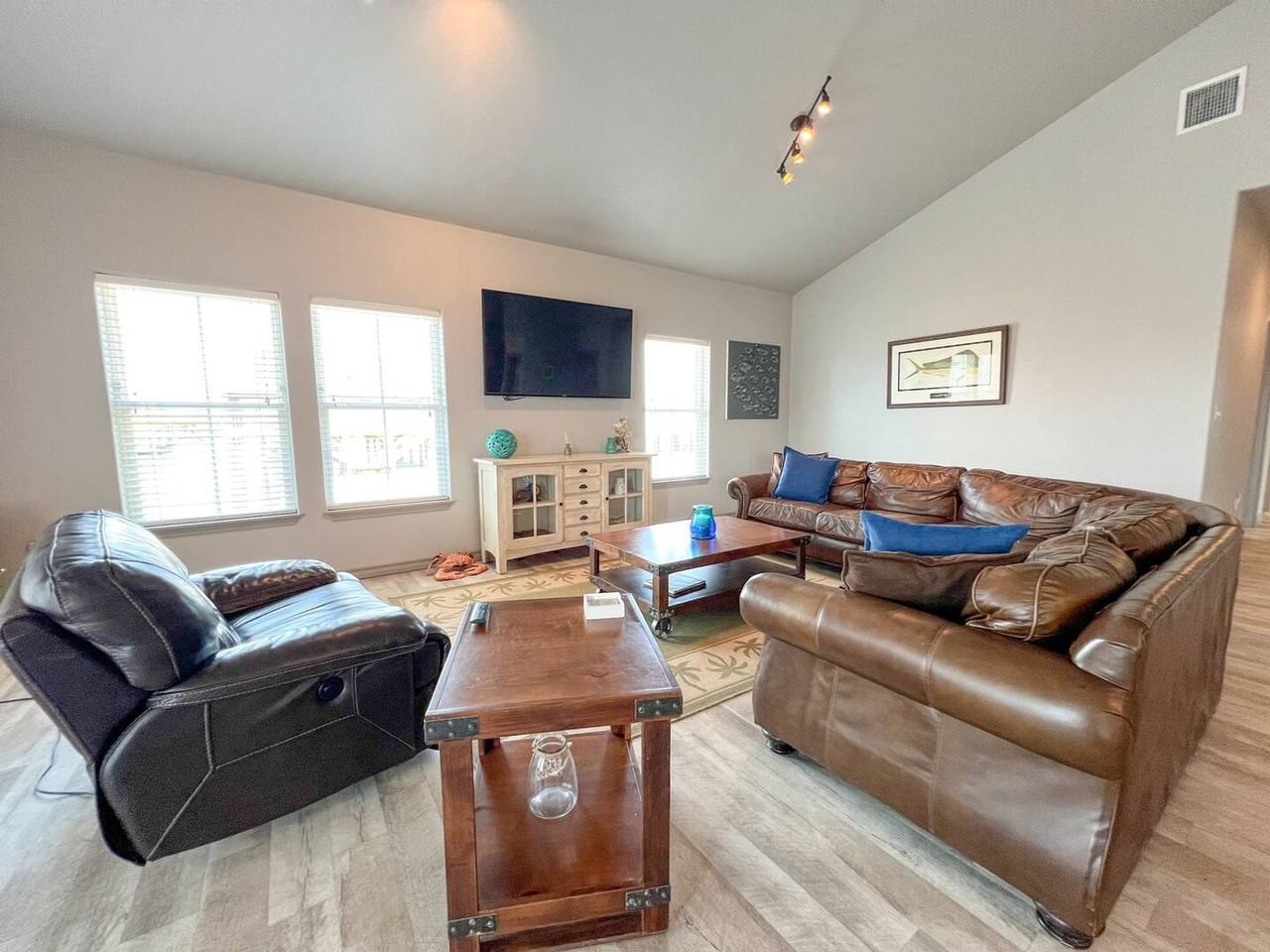 4037 Summit Dr #1268402P - Photo 4 of 49