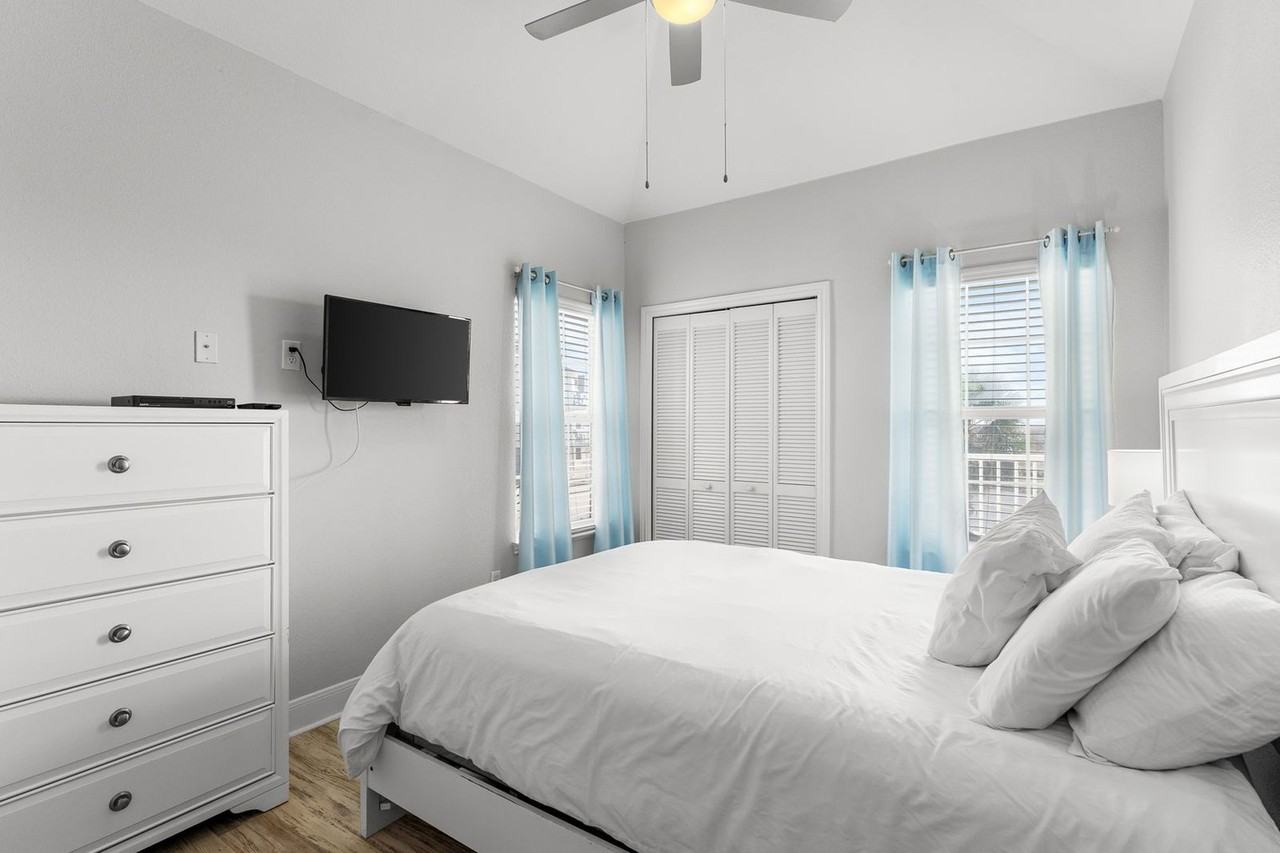 14802 Whitecap Blvd #1268414P - Photo 7 of 44