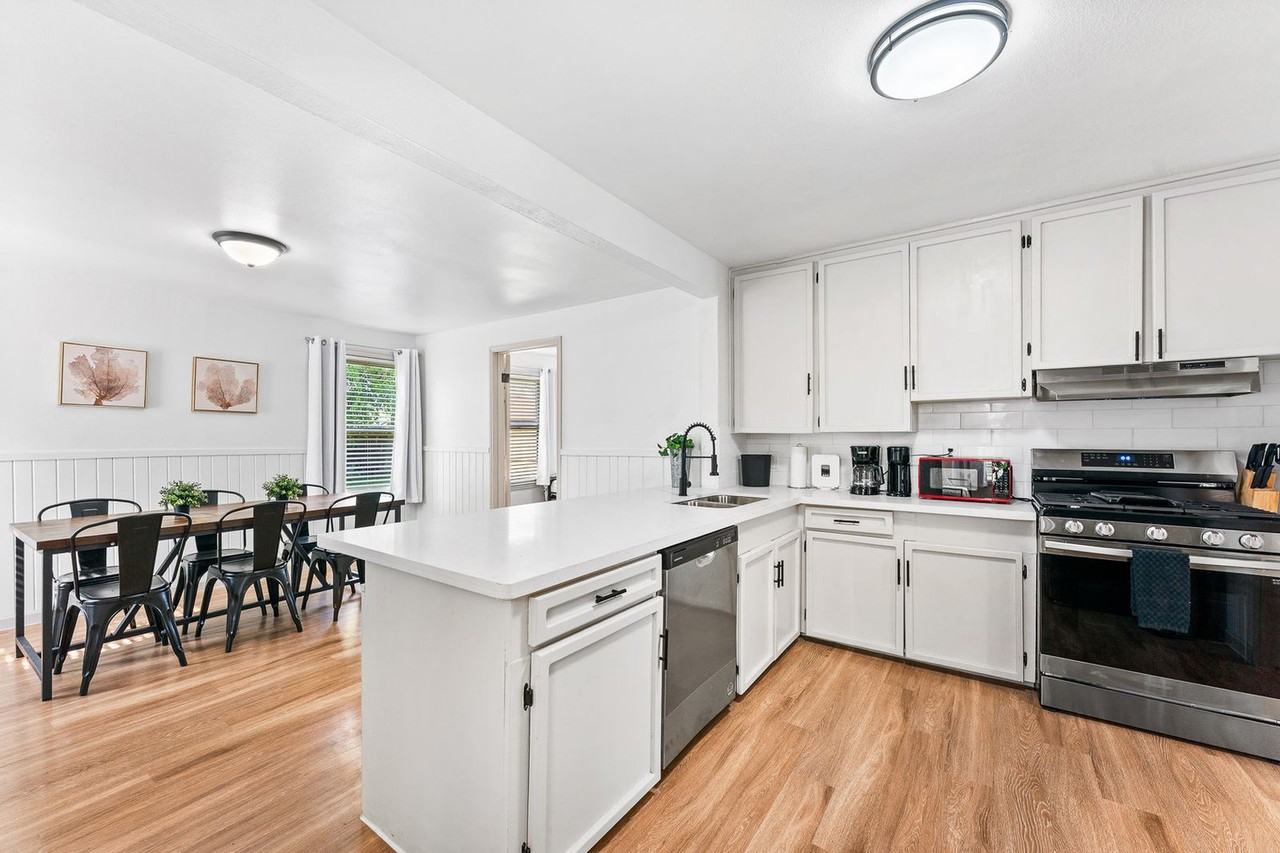 406 Robert Drive #1268434P - Photo 2 of 25