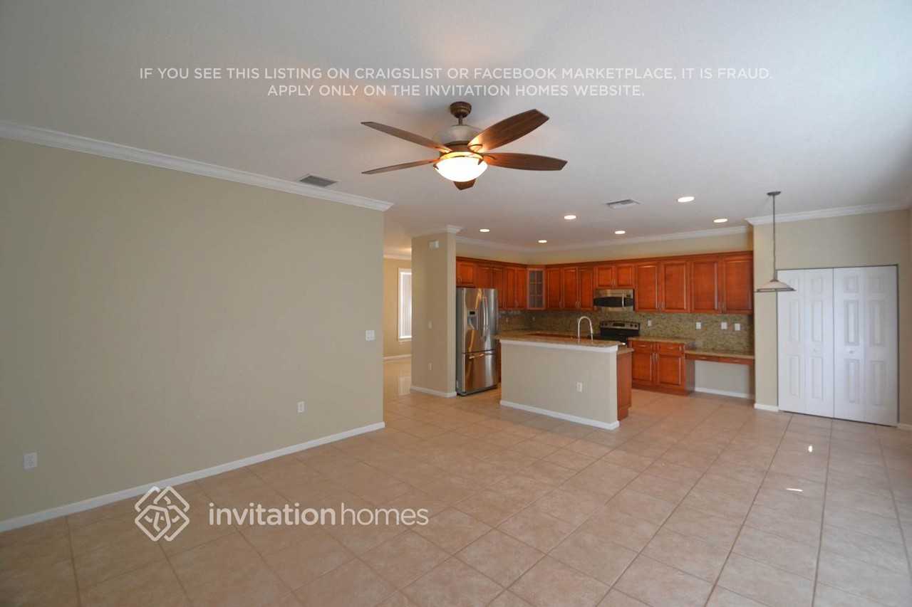 12668 Sw 44th St - Photo 3 of 10