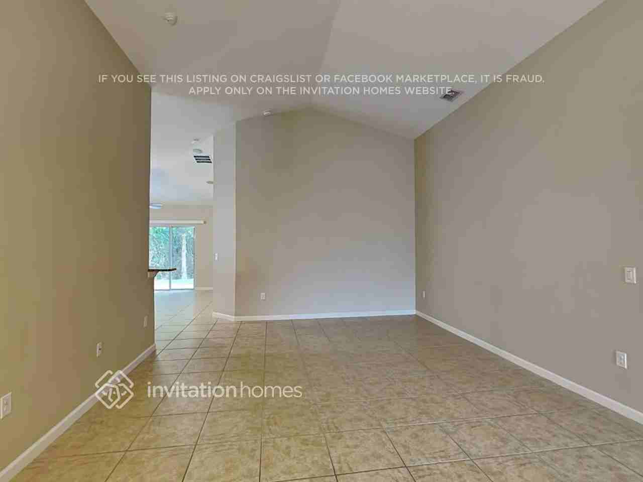 1576 Litchfield Dr - Photo 3 of 20