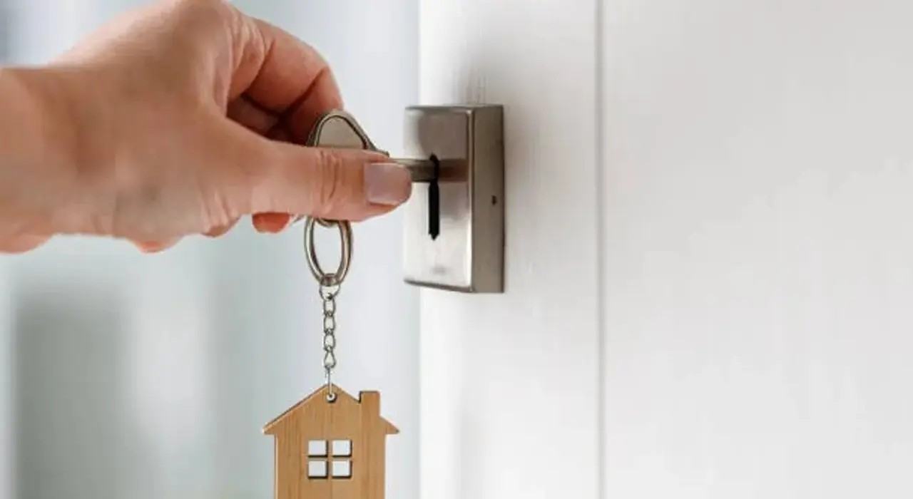 Townhouse Apartments - Photo 4 of 9