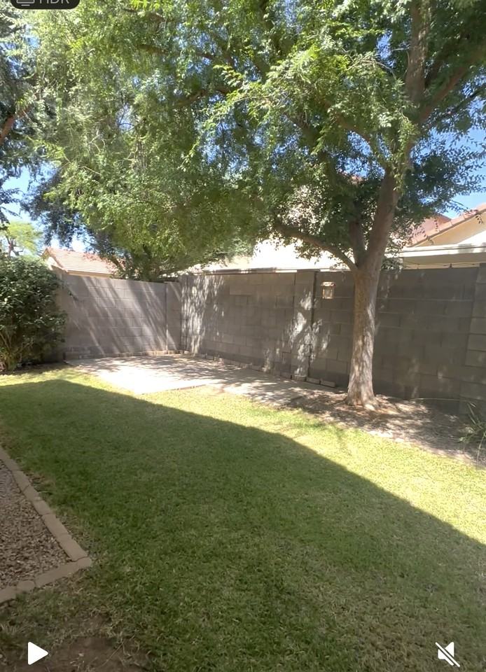 933 South Banning Street - Photo 3 of 8