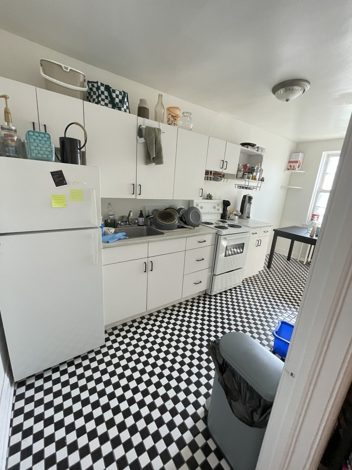 600 Laurier Avenue West #31 - Photo 3 of 6