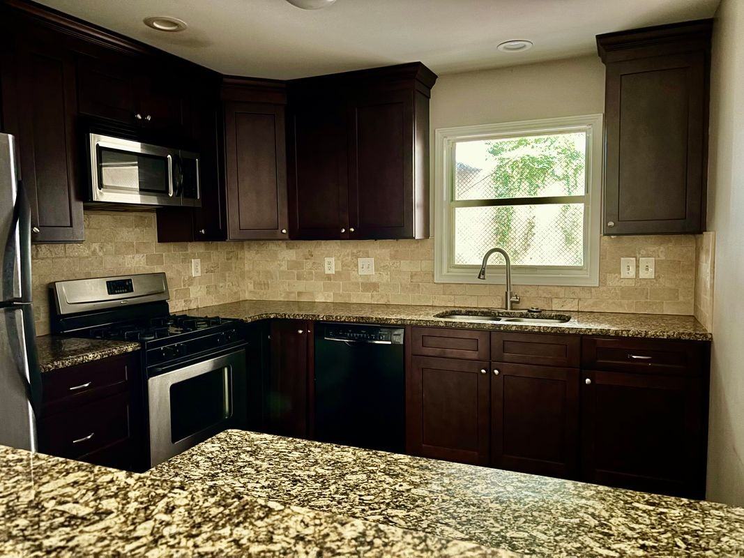 1206 Augusta Dr - Photo 2 of 16
