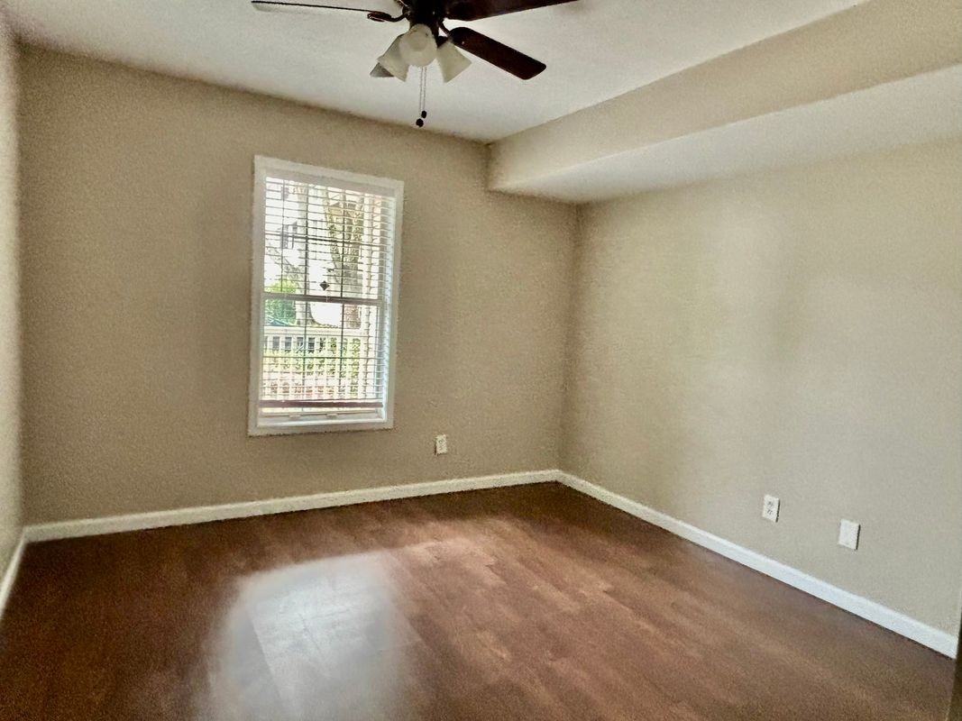 1206 Augusta Dr - Photo 4 of 16