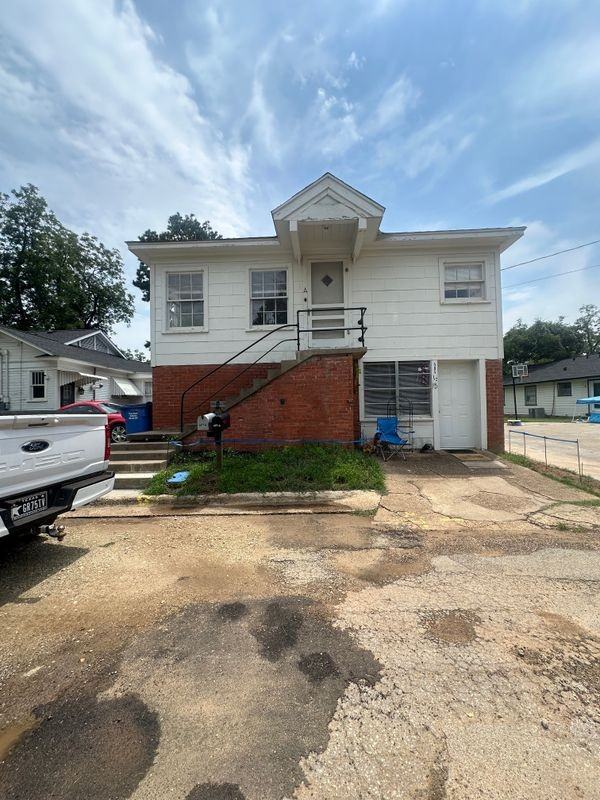 605 E Runnells Ave - Photo 2 of 12