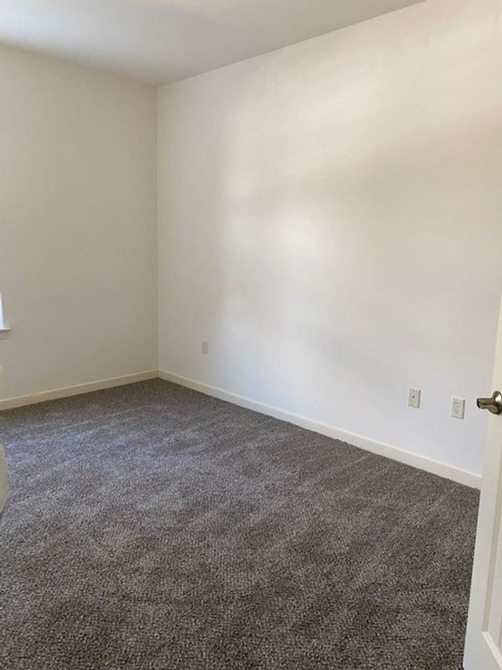 2031 Deerfield Cmns - Photo 2 of 8