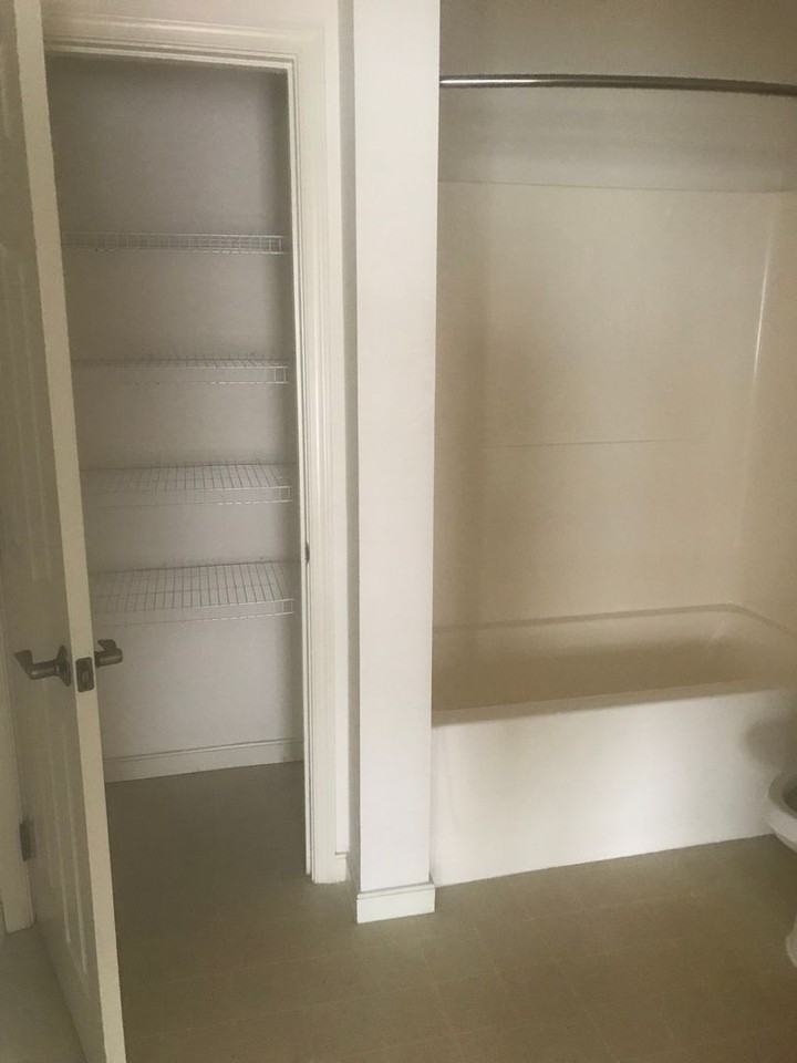 1015 Deerfield Cmns - Photo 3 of 15