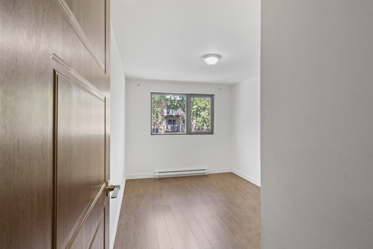 6376 Rue Pascal - Photo 3 of 13