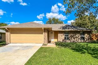 302 Memorial Dr - Photo 1 of 1
