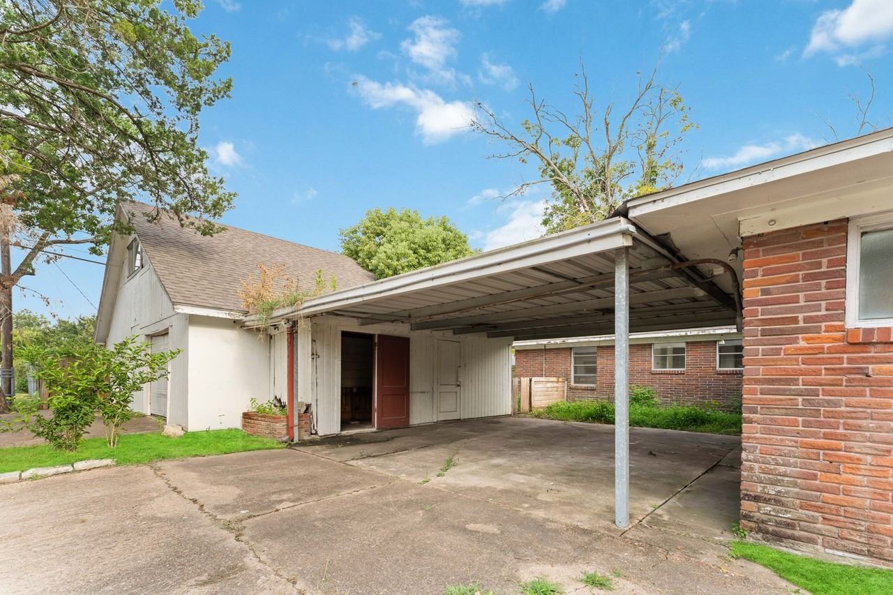 803 S 4th St - Photo 3 of 30