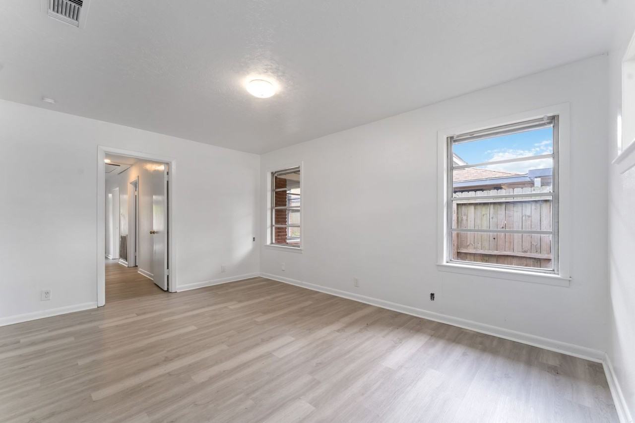 803 S 4th St - Photo 6 of 30