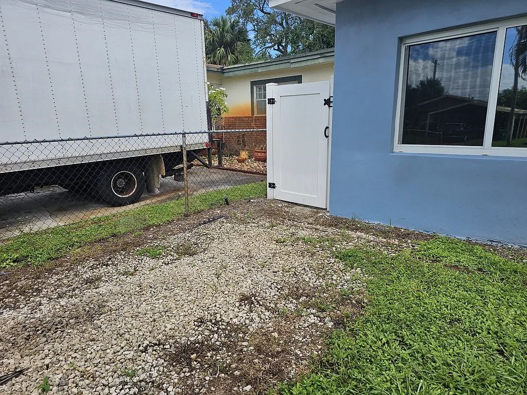 734 Southwest 4th Terrace - Photo 3 of 15