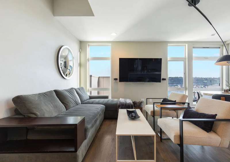 2433 8th Ave N - Photo 2 of 24