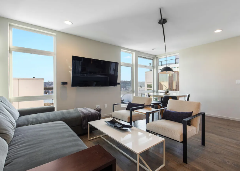 2433 8th Ave N - Photo 3 of 24