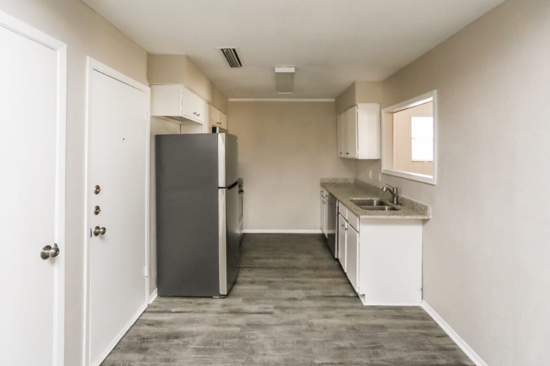 2626 Princeton Dr - Photo 3 of 14