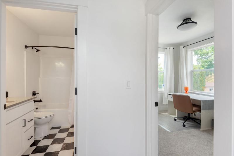 1605 Ne Liberty St - Photo 7 of 20