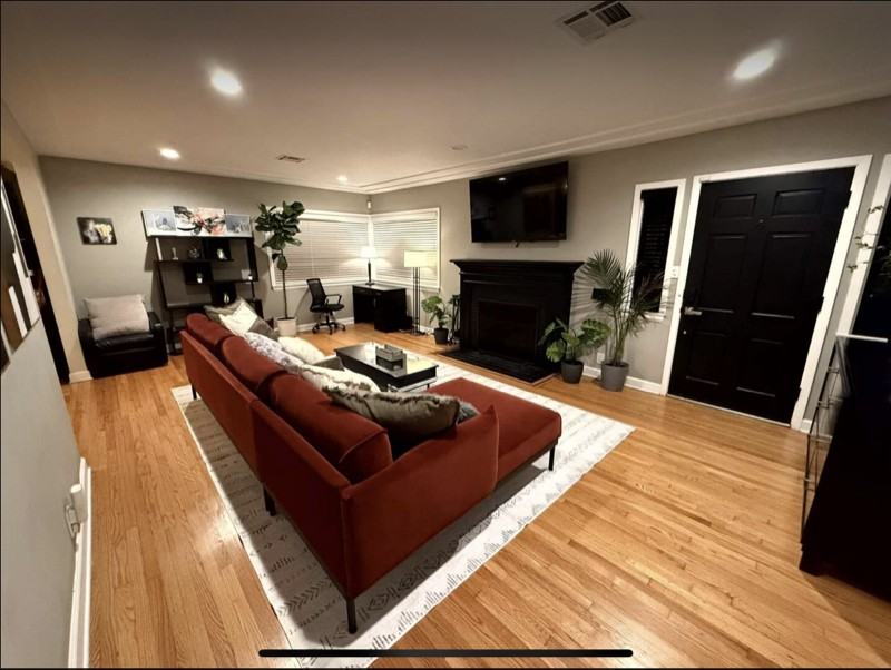 404 S Beachwood Dr - Photo 3 of 18