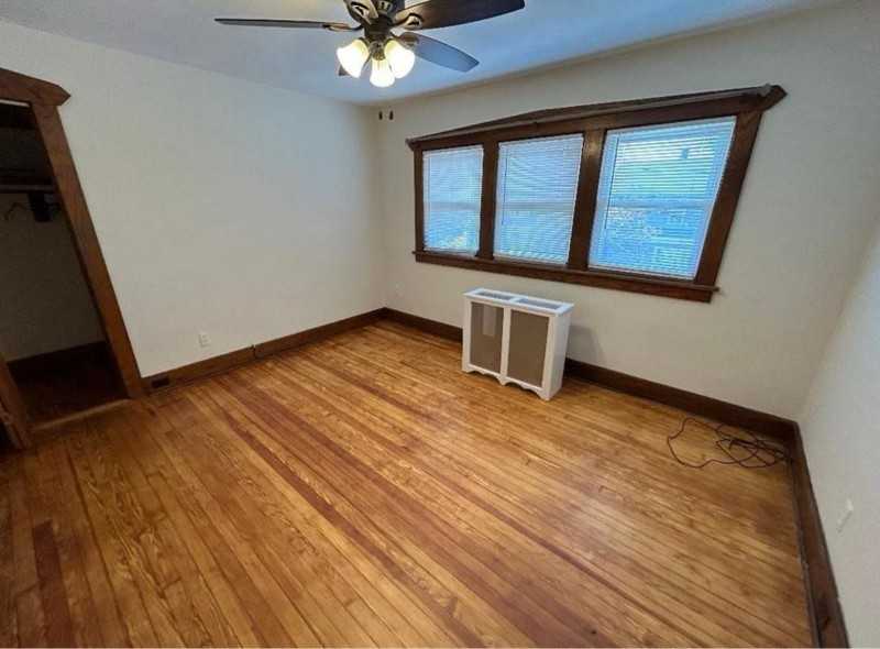 256 E 7th St #2 - Photo 3 of 9