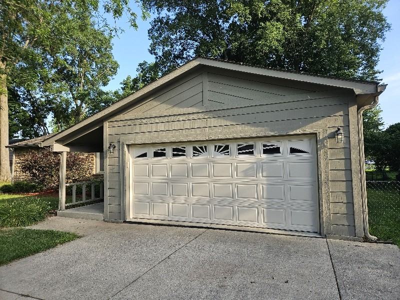 569 Meadow Dr - Photo 3 of 20