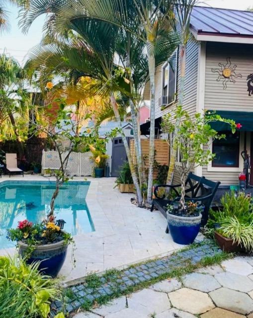 235 1/2 7th Ave Ne #A - Photo 3 of 14