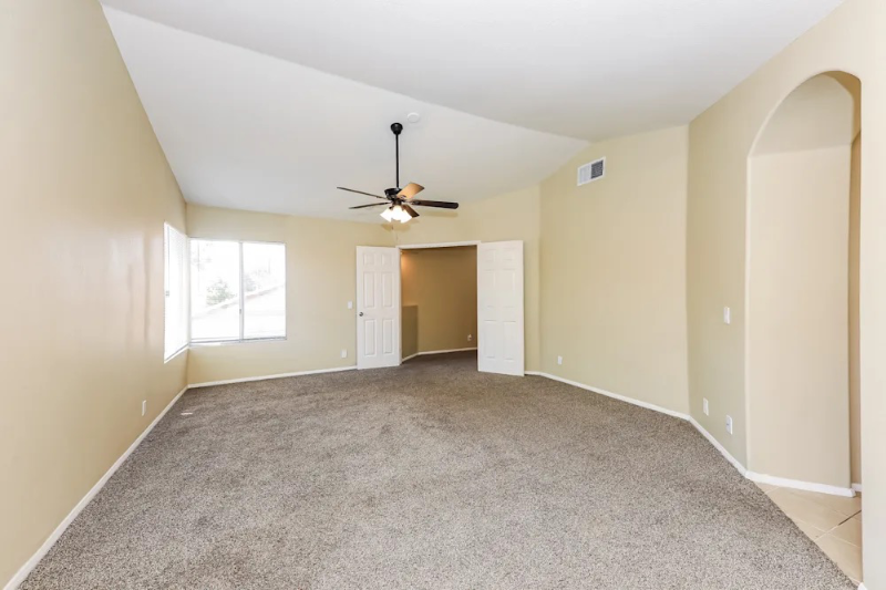 25547 Camion Castillo - Photo 3 of 10