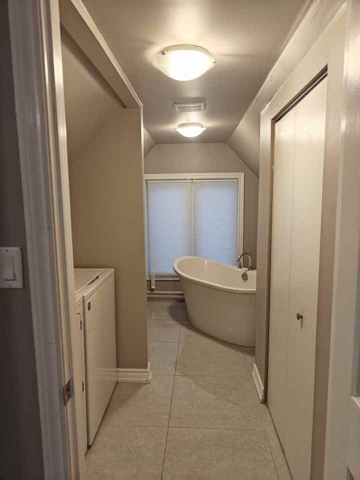 32 Bastedo Avenue - Photo 3 of 13