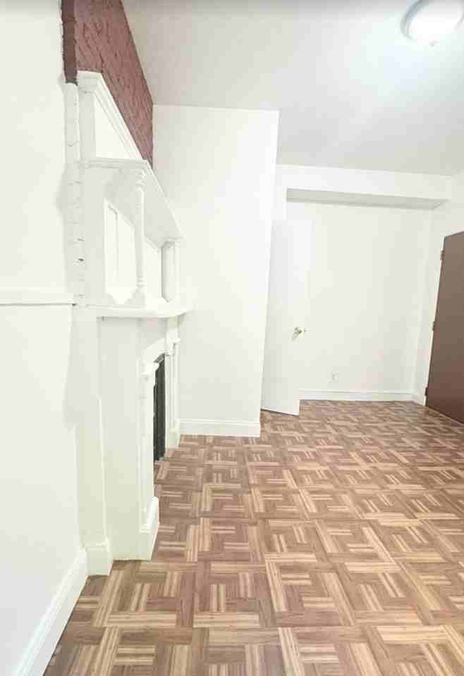 817 Willoughby Avenue #2R - Photo 2 of 6