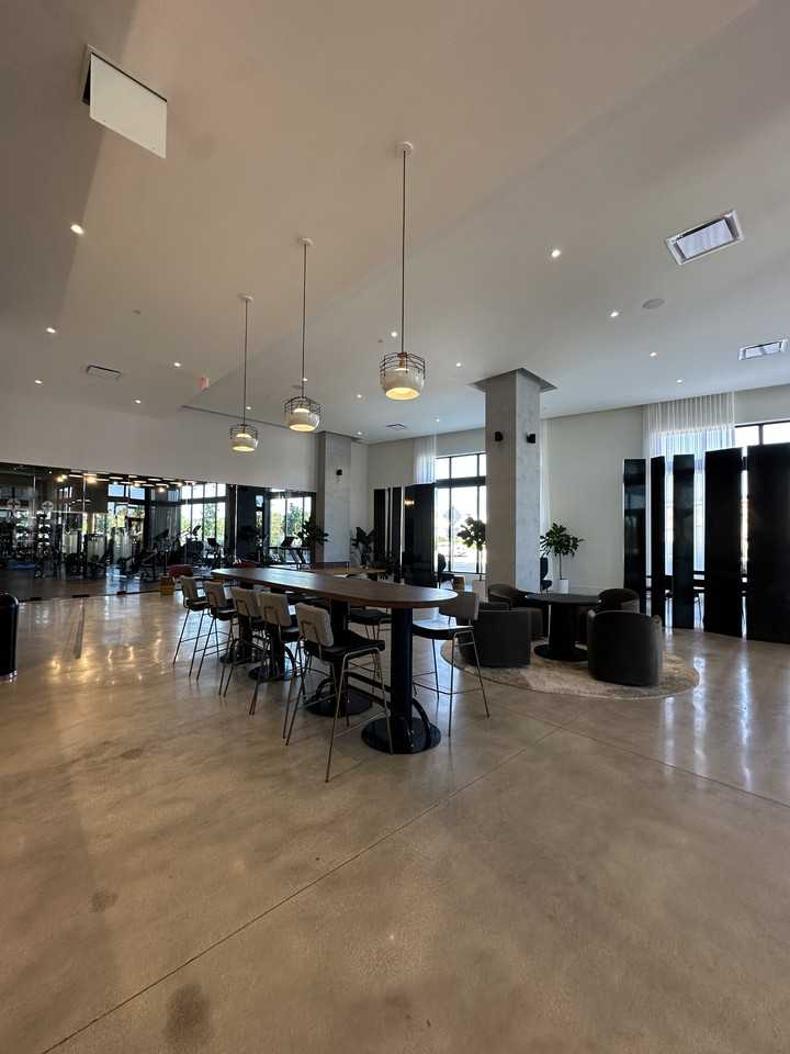 3801 N Dixie Hwy #321