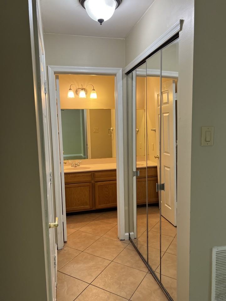 17 Carousel Cir - Photo 3 of 22