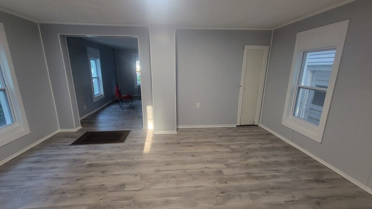 223 Sw Harrison St #NA - Photo 3 of 14