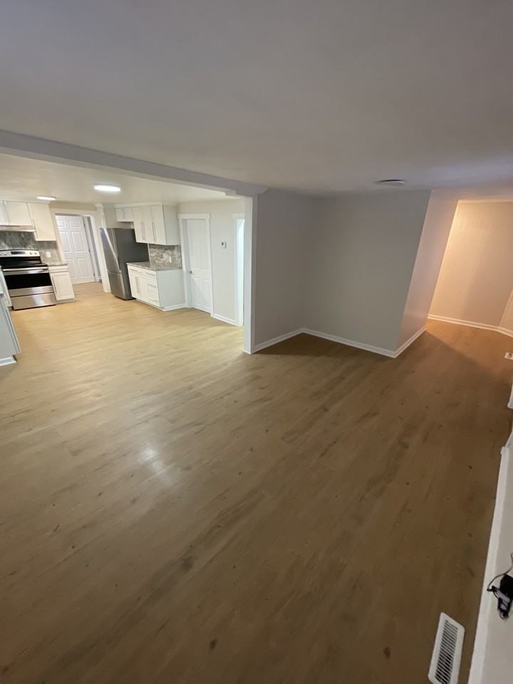 119 E Wilson St #NA - Photo 3 of 34