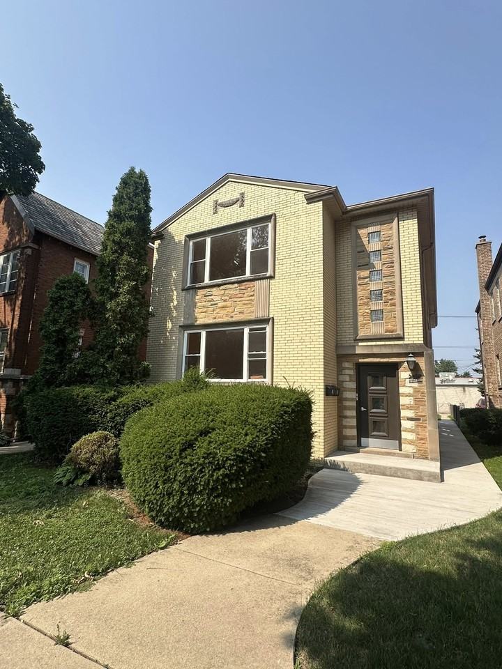 10508 S Claremont Ave #1 - Photo 2 of 13