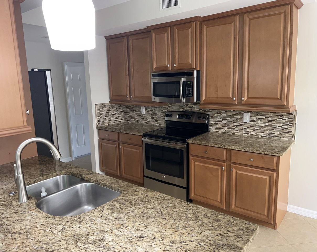 Oakshade Cir #101 - Photo 3 of 22