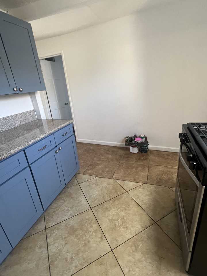 2818 N Arrowhead Ave #NA - Photo 3 of 5