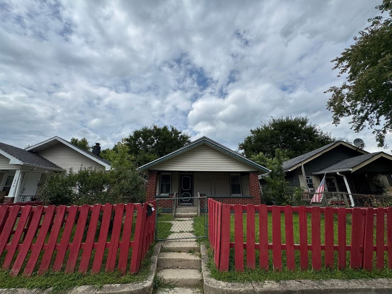 1630 Iowa St - Photo 2 of 13